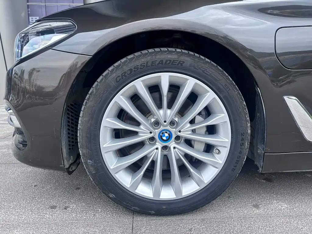 BMW 5 Series New Energy 2019 — фото 8