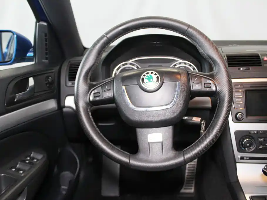 Skoda Octavia 2011 — фото 11