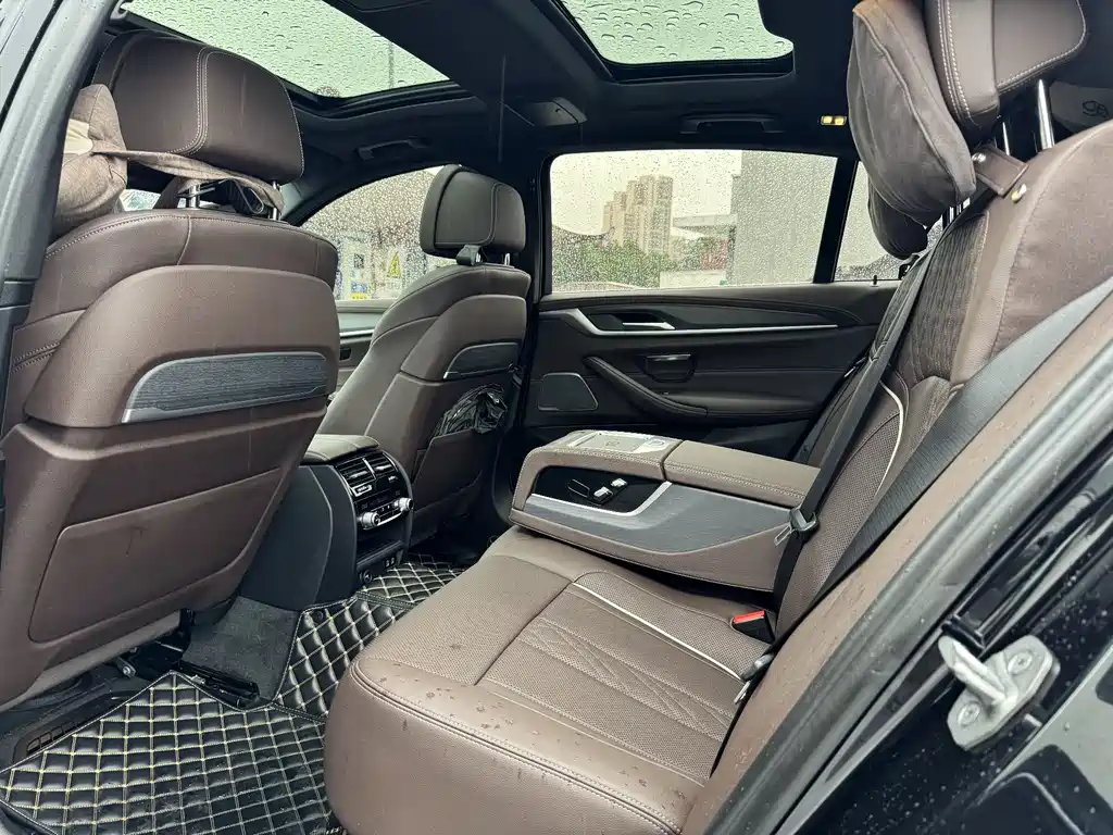 BMW 5 Series 2023 — фото 16