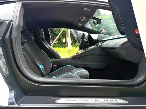 Lamborghini Aventador 2012