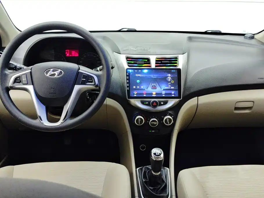 Hyundai Verna 2015 — фото 12