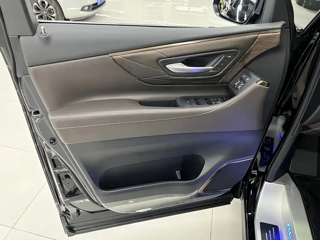 Toyota Alphard 2025 — фото 20