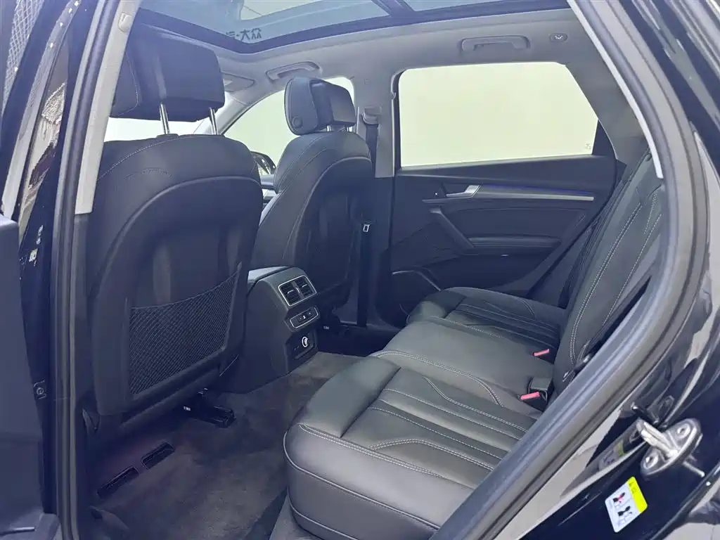 Audi Q5L 2023 — фото 14