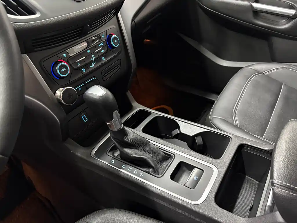 Ford Kuga 2017 — фото 15