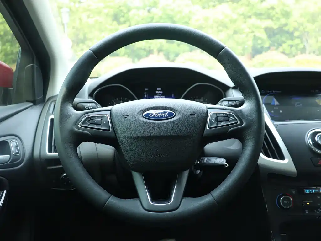 Ford Focus 2016 — фото 18