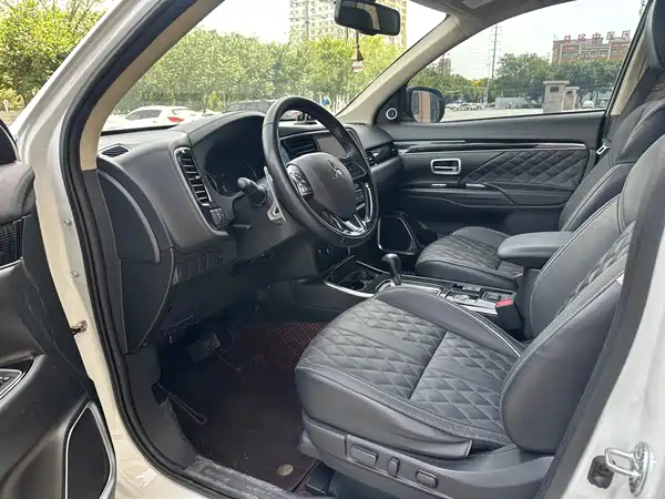 Mitsubishi Outlander 2021