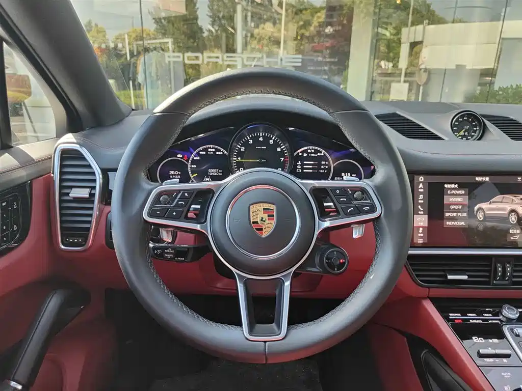 Porsche Cayenne Hybrid 2020 — фото 13