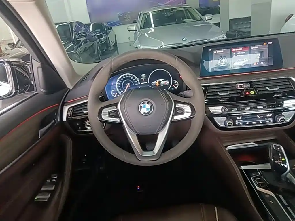 BMW 5 Series New Energy 2019 — фото 11