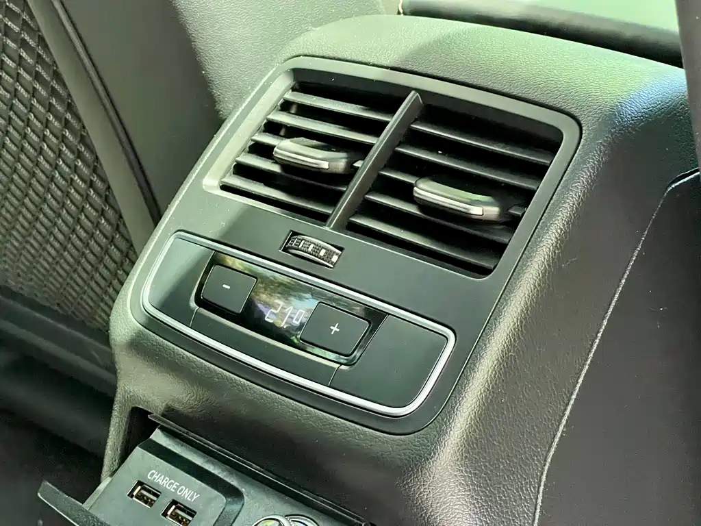 Audi A4L 2024 — фото 25