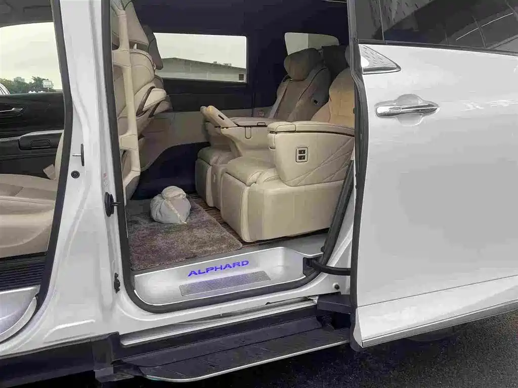 Toyota Alphard 2024 — фото 7