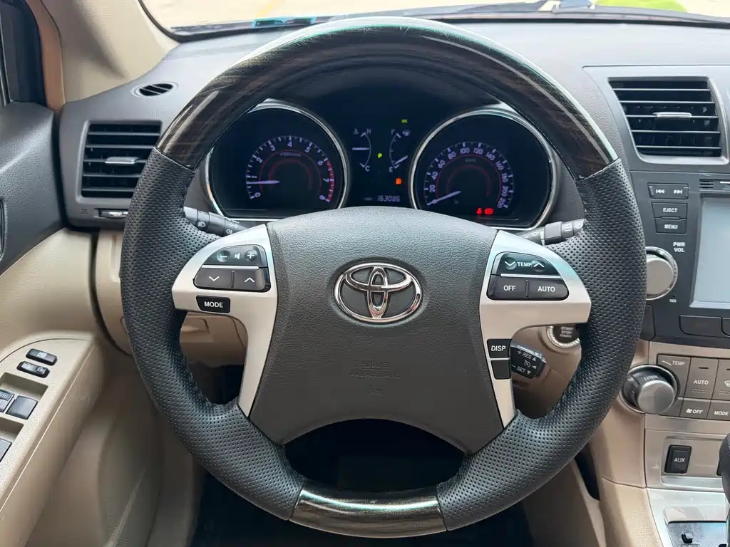 Toyota Highlander 2013 — фото 15