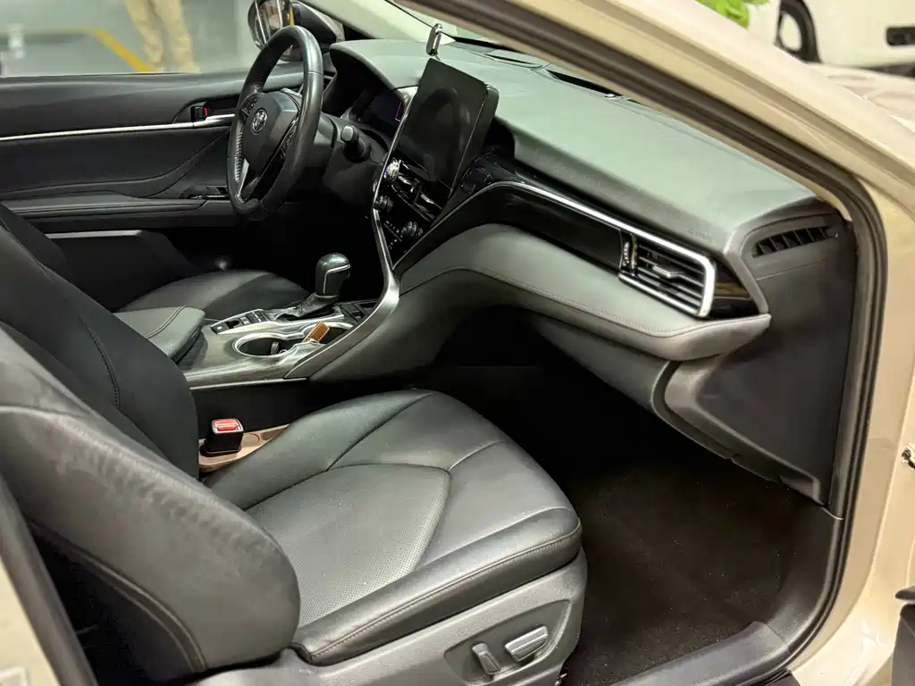 Toyota Camry 2022 — фото 12