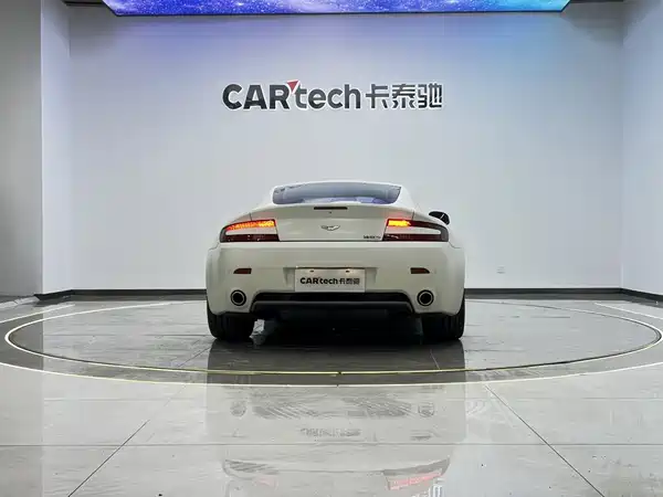 Aston Martin V8 Vantage 2012