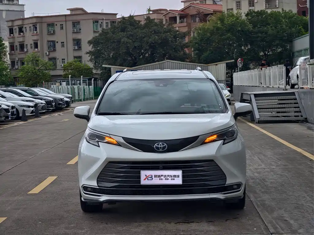 Toyota Sienna 2023