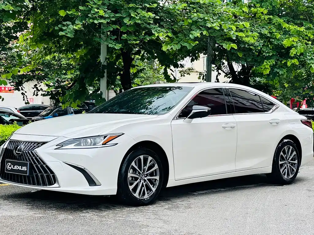 Lexus ES 2023