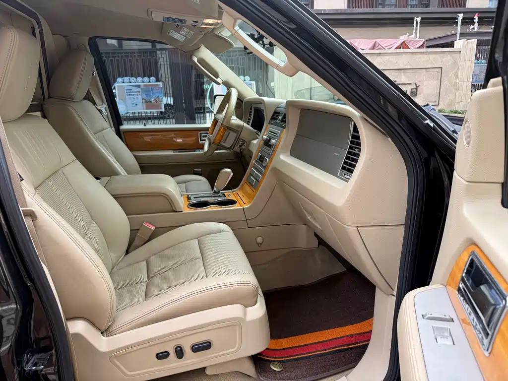 Lincoln Navigator 2010 — фото 19