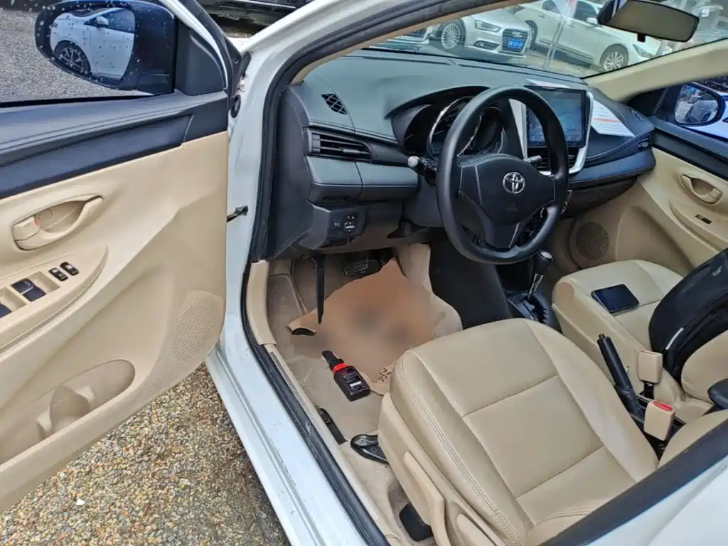 Toyota Yaris L 2018 — фото 16