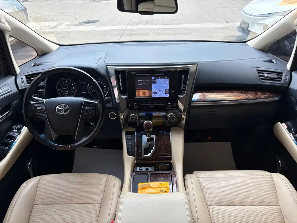 Toyota Alphard 2018 — фото 13