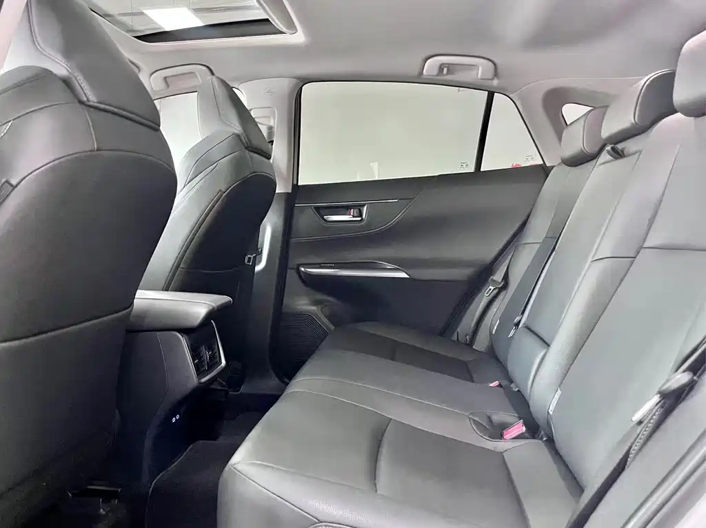 Toyota Venza 2023 — фото 20