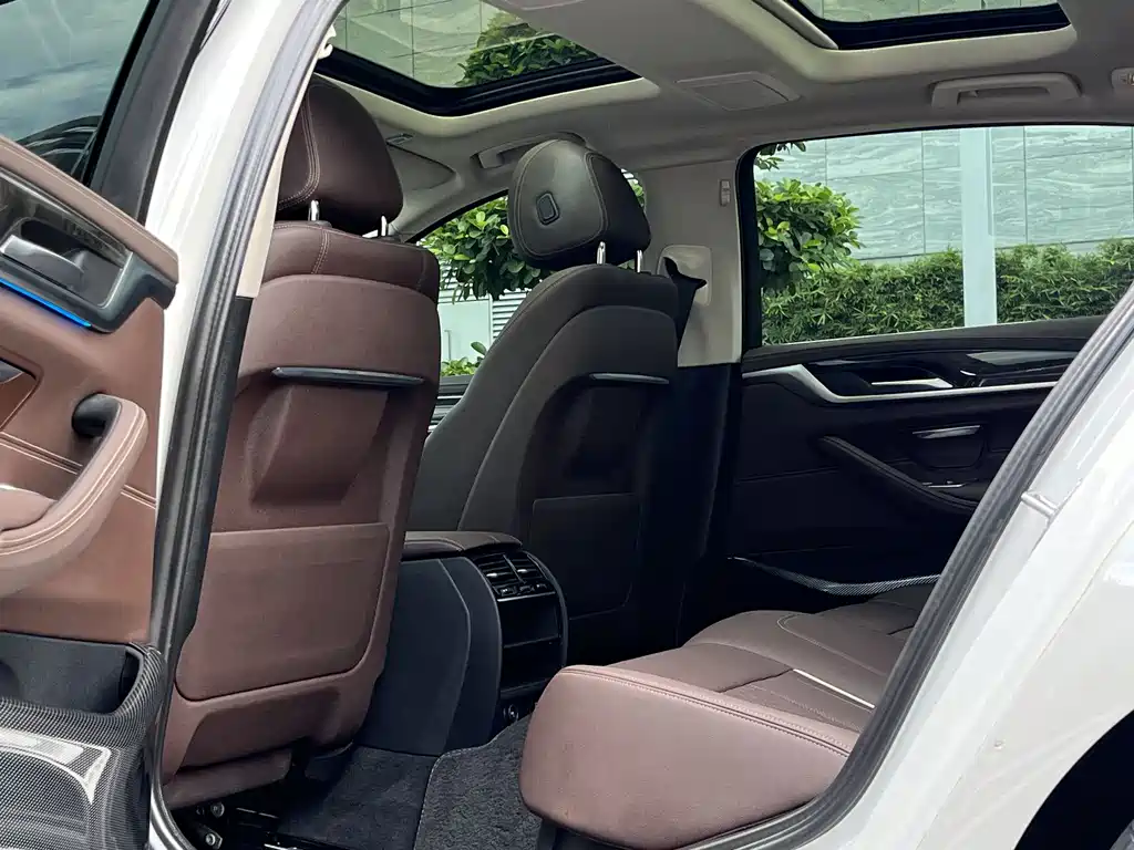 BMW 5 Series New Energy 2021 — фото 9