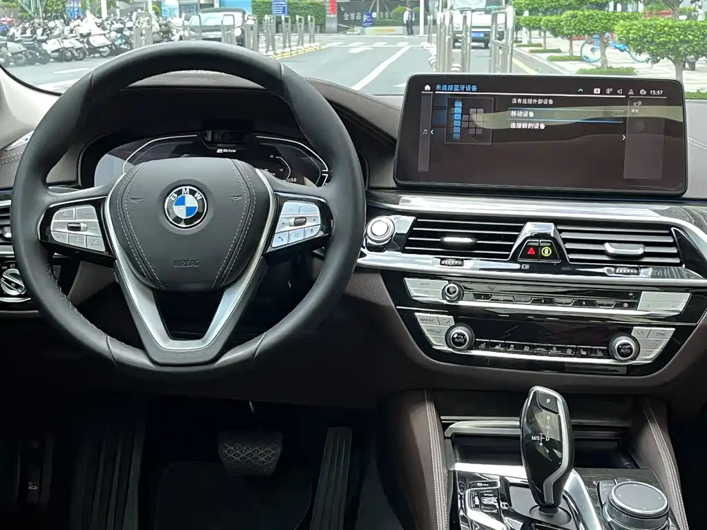 BMW 5 Series New Energy 2021 — фото 12