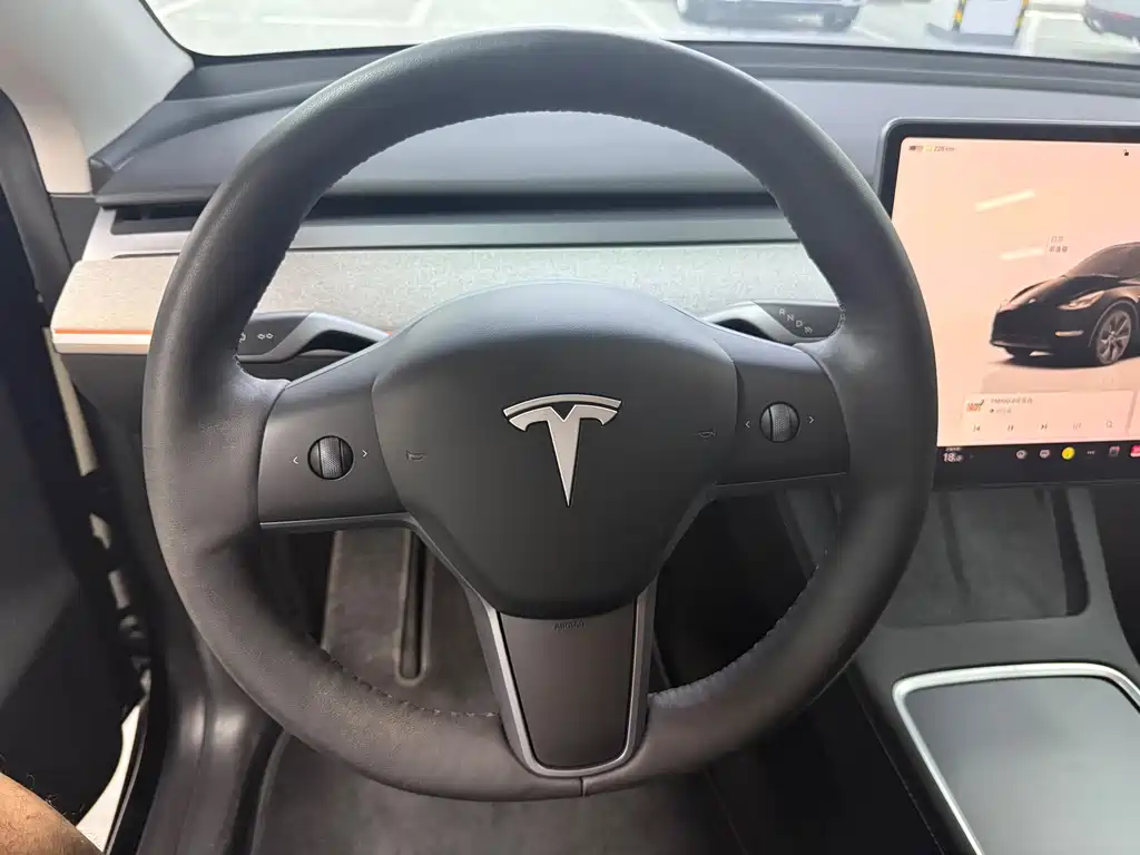 Tesla Model Y 2024 — фото 5