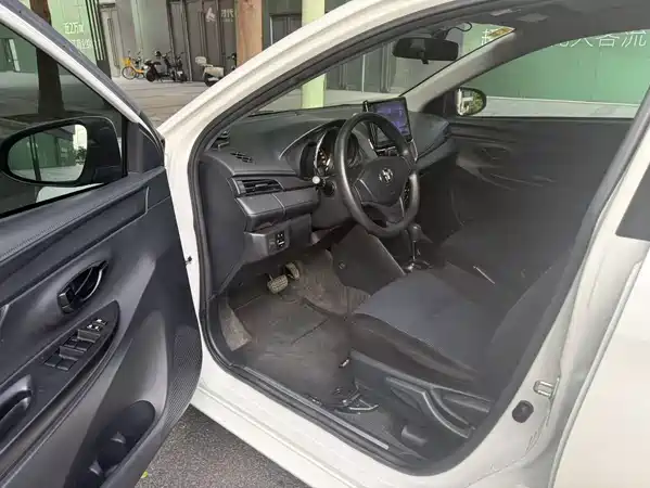 Toyota Yaris L 2021