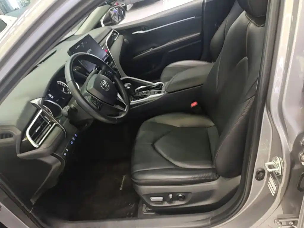 Toyota Camry 2023 — фото 15