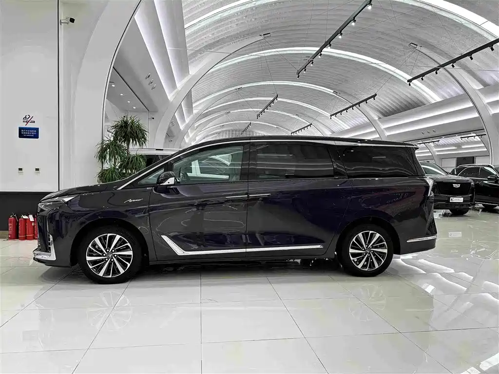 Buick GL8 Hybrid 2025 — фото 2