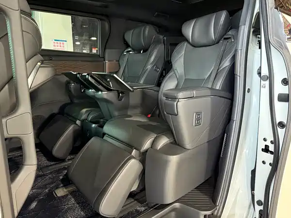 Toyota Alphard 2024