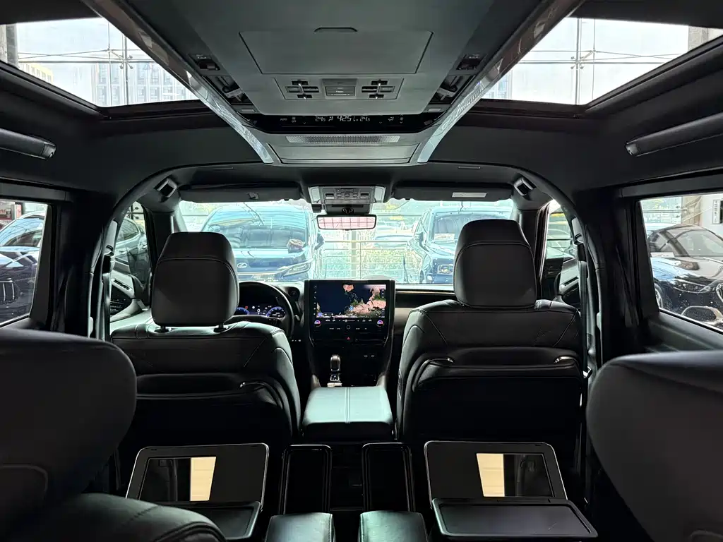 Toyota Alphard 2024 — фото 13