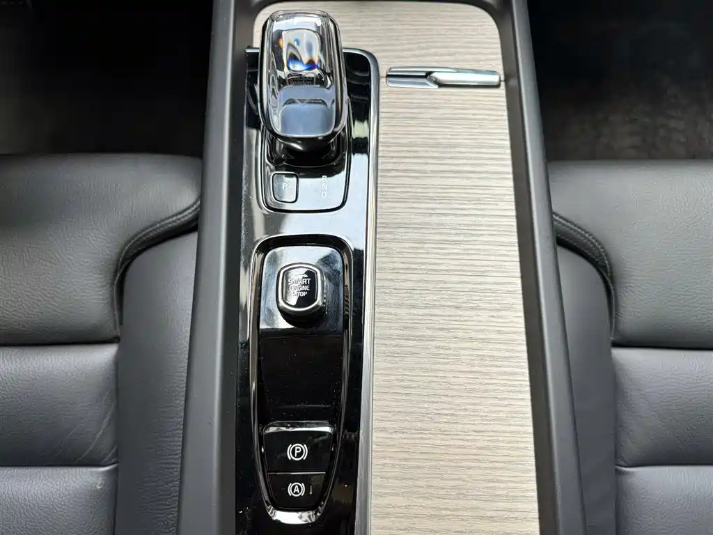 Volvo XC60 2021 — фото 15