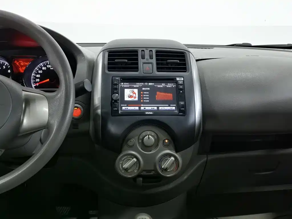 Nissan Sunny 2013 — фото 12