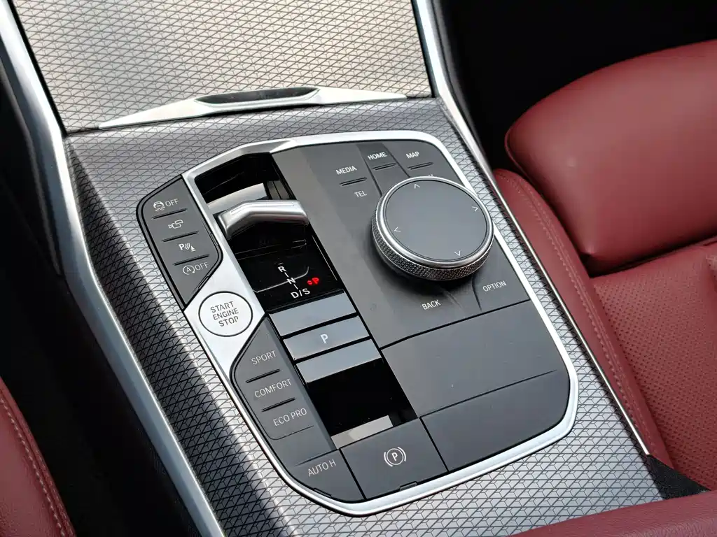 BMW 3 Series 2024 — фото 12
