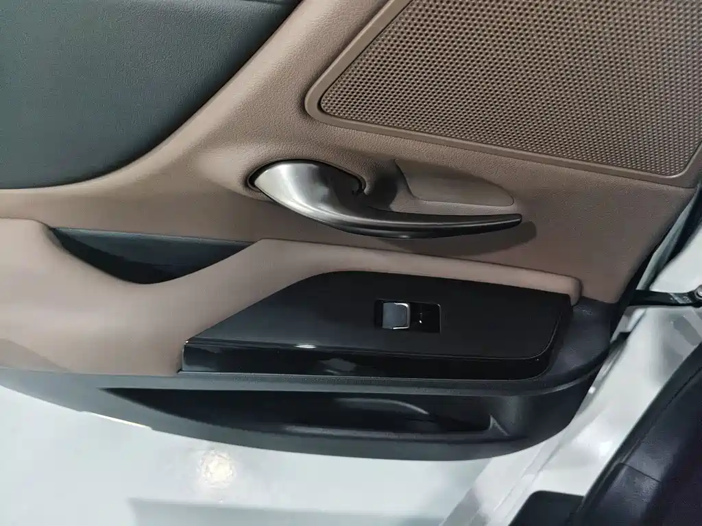 Lexus ES 2023 — фото 14