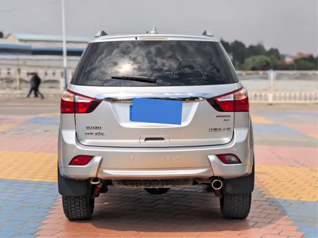 Isuzu MU-X 2017 — фото 16
