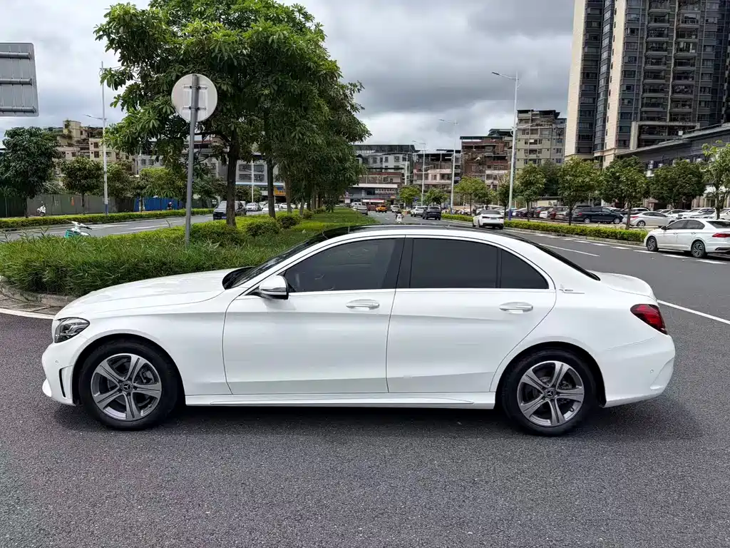 Mercedes-Benz C-Class 2022