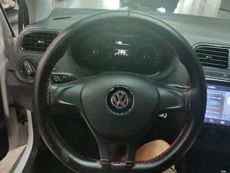 Volkswagen Polo 2017 — фото 15