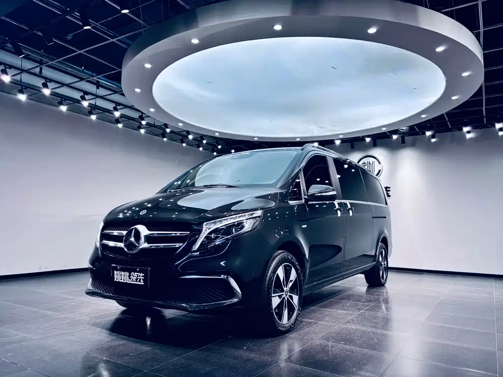 Mercedes-Benz V-Class 2022 — фото 1