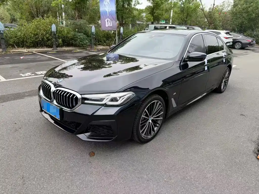 BMW 5 Series 2023 — фото 1
