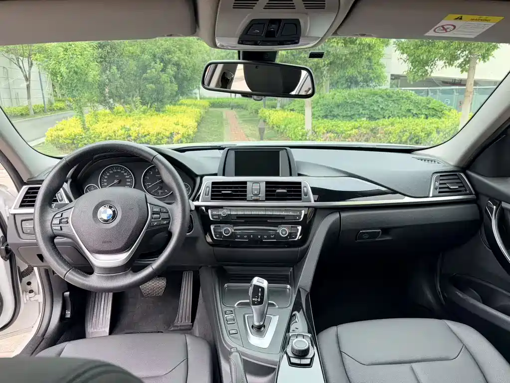BMW 3 Series 2017 — фото 9