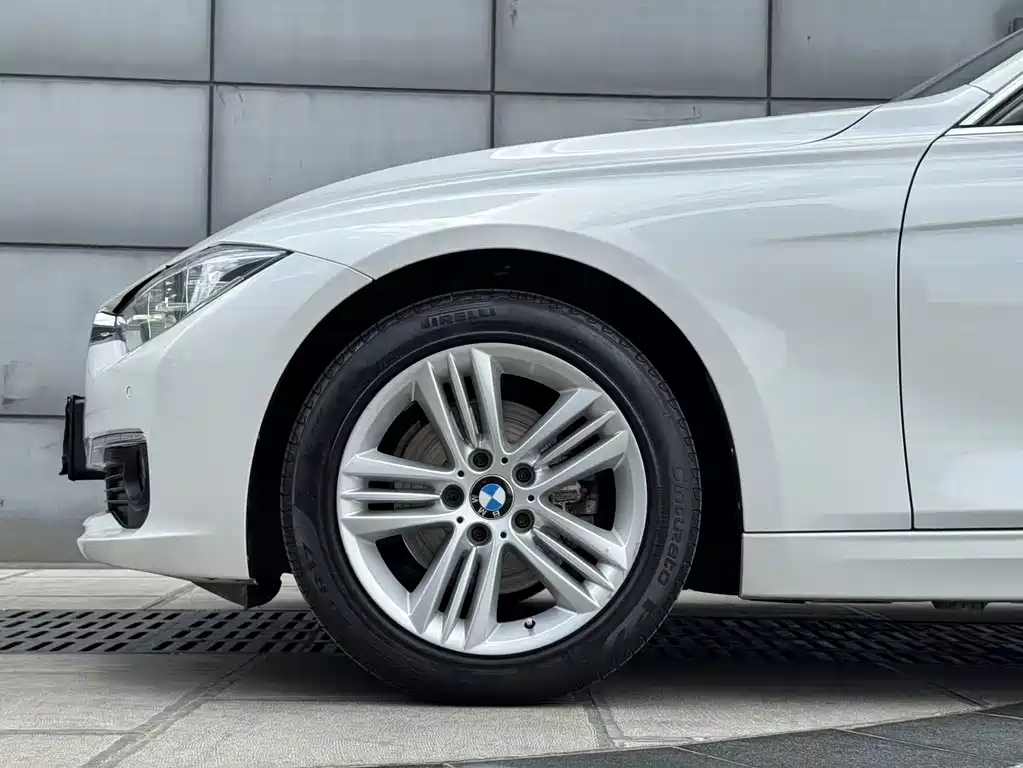 BMW 3 Series 2017 — фото 29