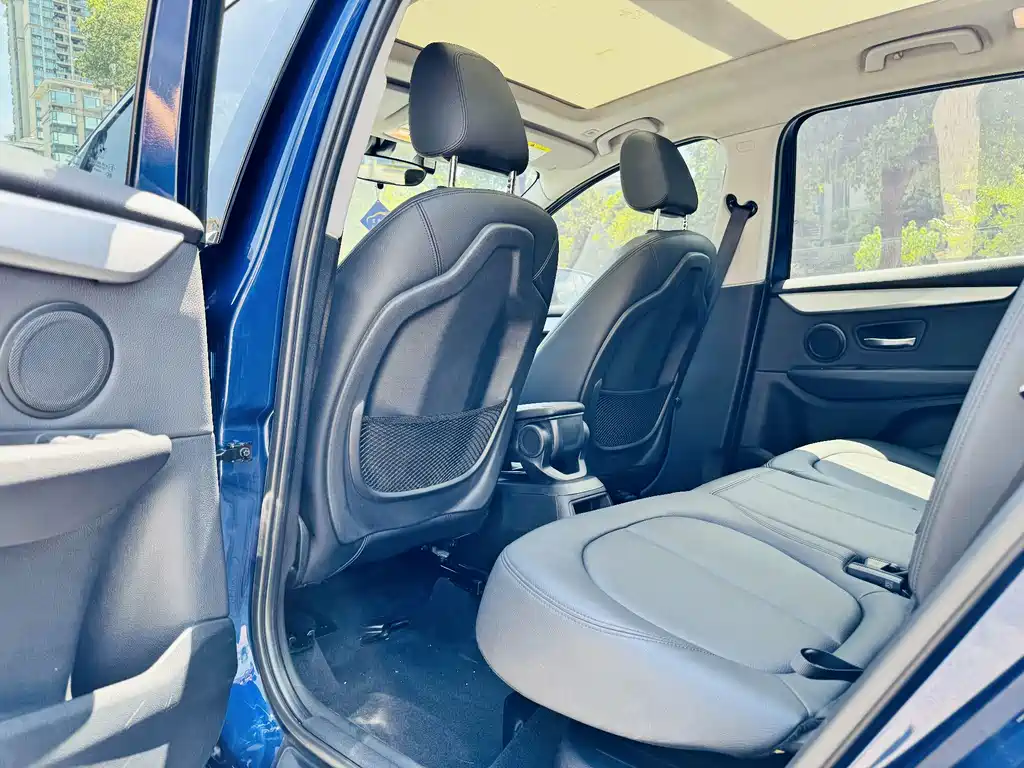 BMW 2 Series Wagon 2018 — фото 13