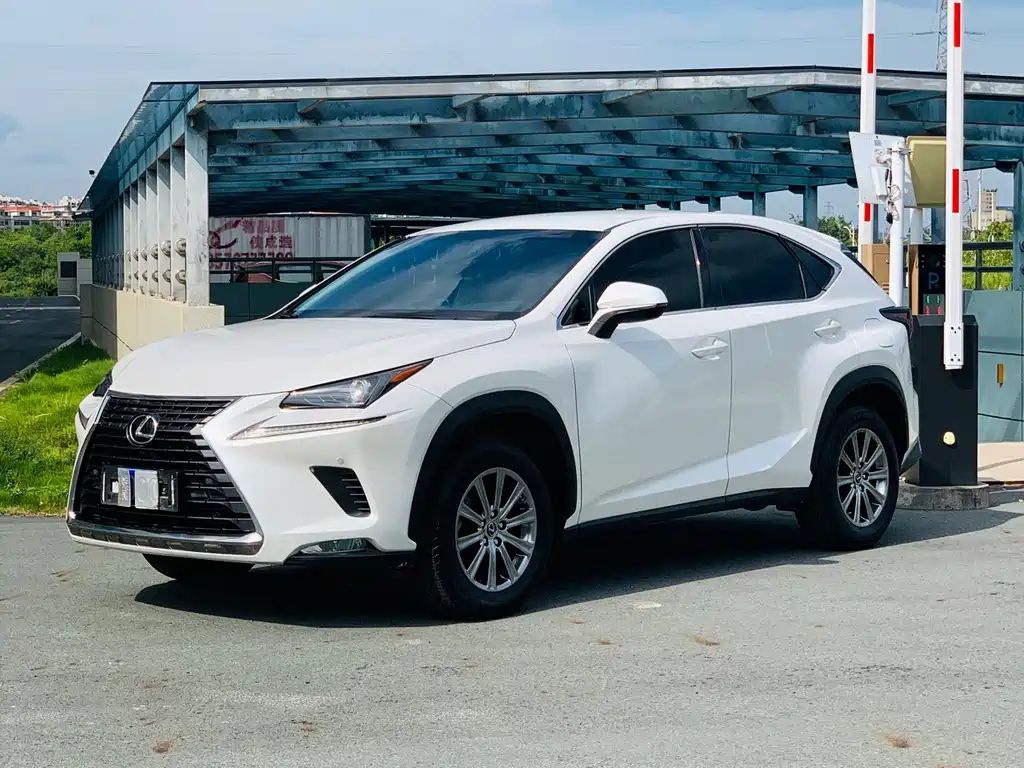 Lexus NX 2021
