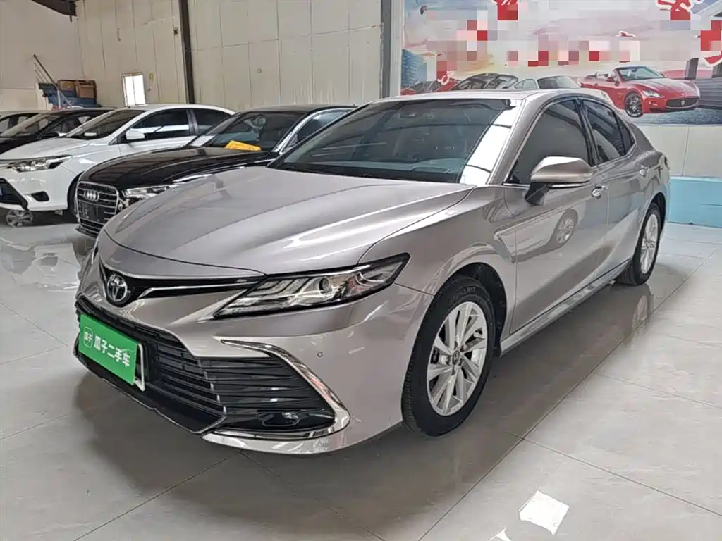 Toyota Camry 2022 — фото 2