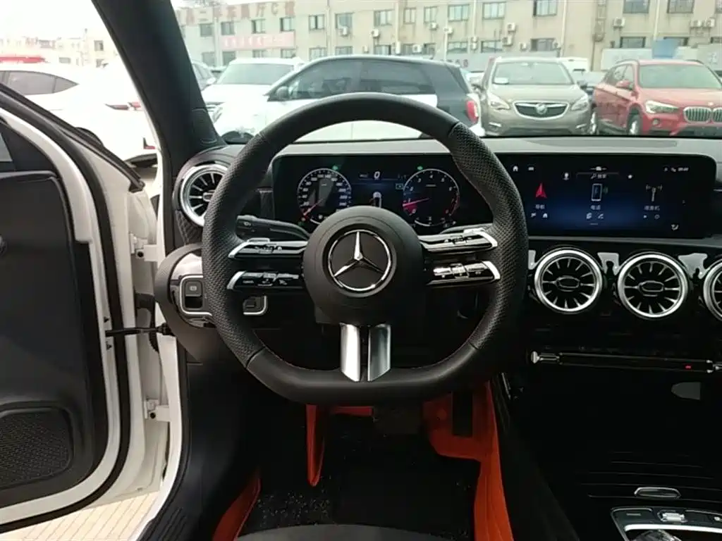 Mercedes-Benz A-Class 2024 — фото 11