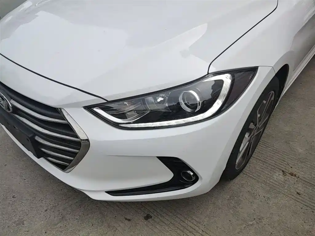 Hyundai Elantra 2018 — фото 24