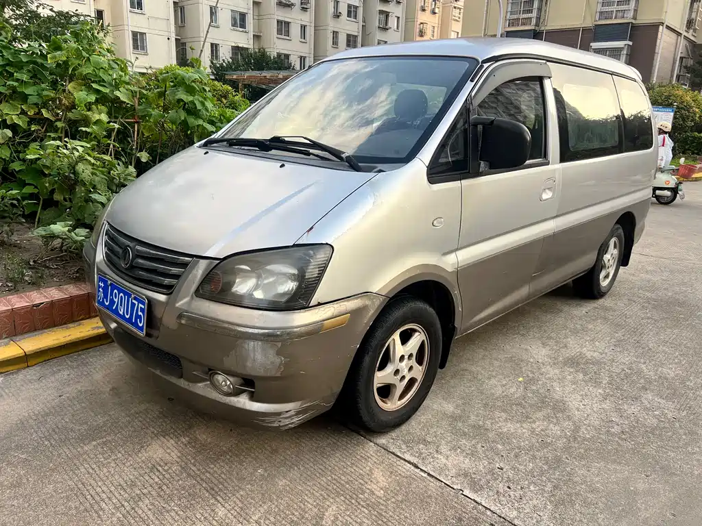 Dongfeng Lingzhi 2013
