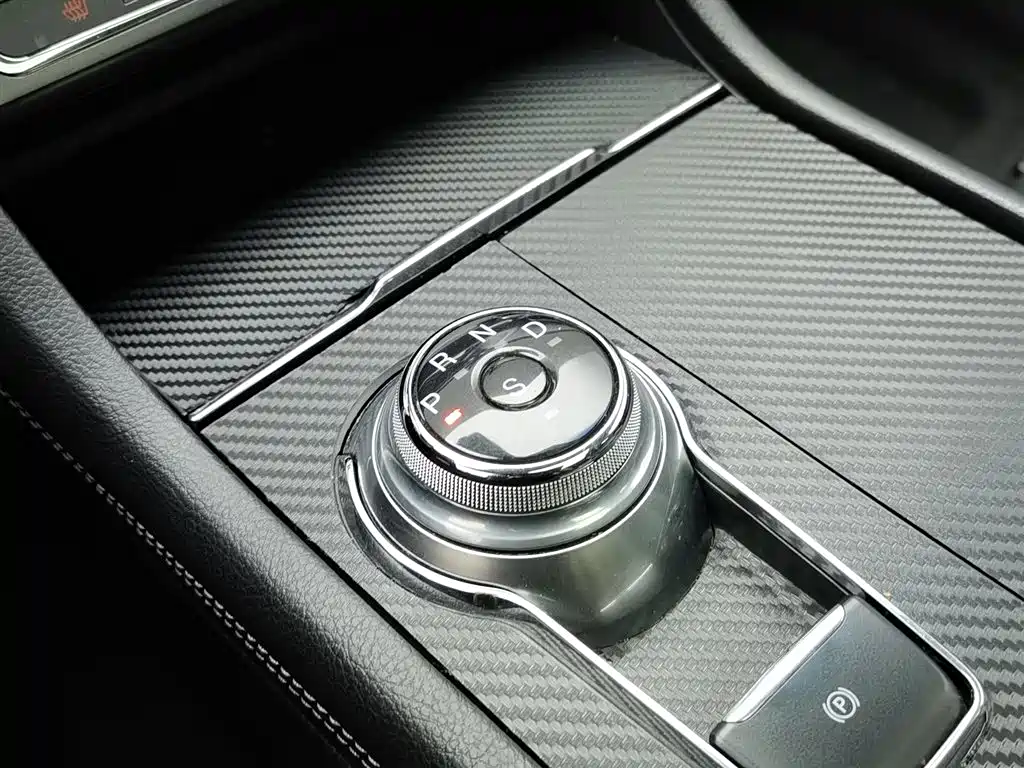 Ford Taurus 2016 — фото 13