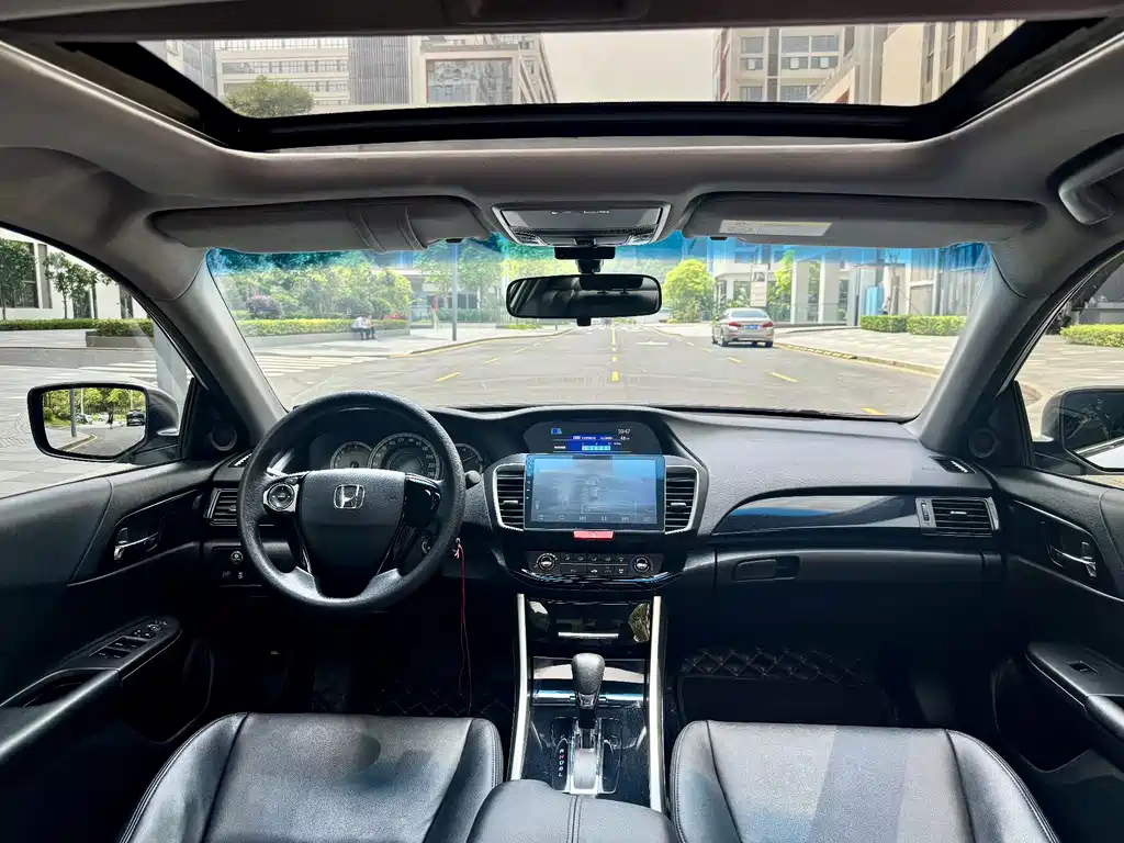Honda Accord 2018 — фото 9